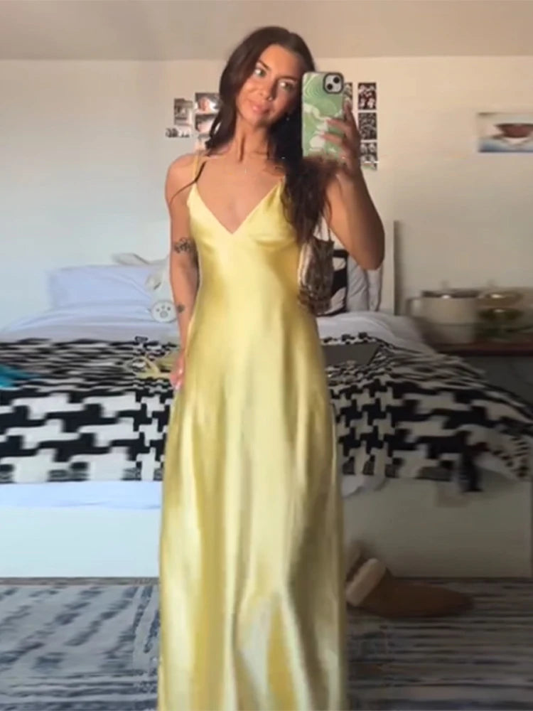 Robe Longue Jaune Satin Dos Nu Élégante